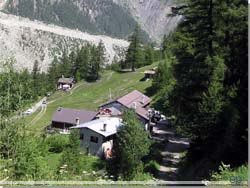 Rifugio Monte Bianca (1700 m) set oppefra