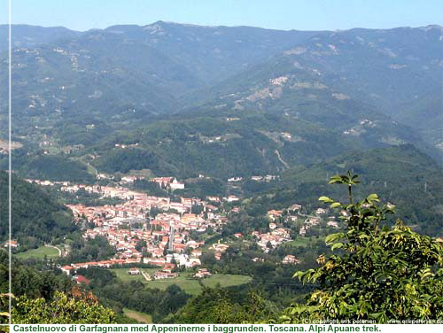 Toscana. Castelnuovo di Garfagnana med Appeninerne i baggrunden