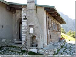 Rifugio Rossi Alla Pania (1658 m.o.h.) [Klik for et strre bilede]