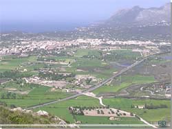 Mallorca. Landkortet med Alcudia i baggrunden