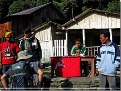 Nepal. Maoister i Ghorepani [Klik for et strre billede]