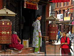 Nepal. Kathmandu. Motiv fra Bouddhanath stupaen [Klik for et strre billede]