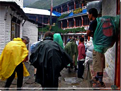 Nepal. Afgang fra Tikedungha i regnvejr [Klik for et strre billede]