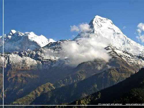 Annapurna South og Annapurna I i baggrunden set fra Ghorepani