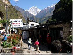 Nepal. Tatopani. Udsigt til Nilgiri South [Klik for et strre billede]