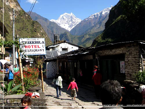 Nepal. Tatopani. Udsigt til Nilgiri South