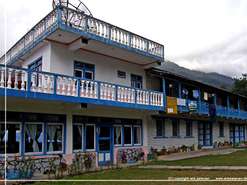 Nepal. New Dhaulagiri Lodge i Chitre