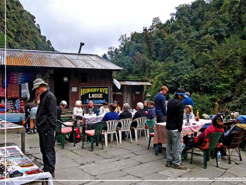 Nepal. P vej til Tadapani. Frokost p Hungry Eye Lodge