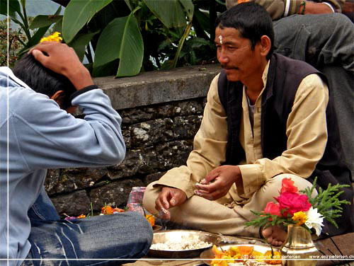 Nepal. Ghandruk. Chefporteren forestod Velsignelses ceremonien