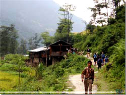 Nepal. Det sidste stykke vej til Birethanti [Klik for et strre billede]