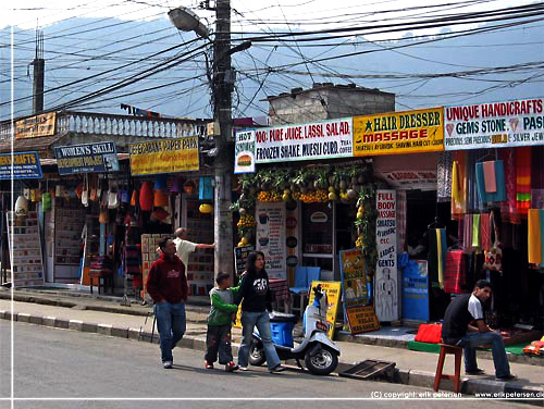 Nepal. Pokhara. Butiksgade