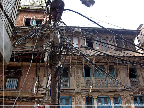 Nepal. Kathmandu. Elektriker mareridt