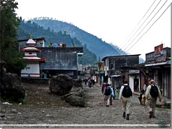 Nepal. Vejen fra Birethanti gennem Nayapul [Klik for et strre billede]