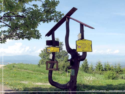 Slovakiet. Strbske Pleso. Typisk skiltning, her ved sen og starten af rundturen