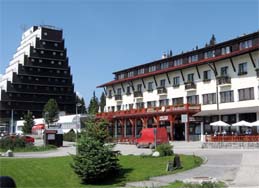 Slovakiet. Udsigt fra stationen med Hotel Panorama til venstre [Klik for et strre billede]