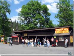 Slovakiet. Busstationen i Tatranska Lomnica