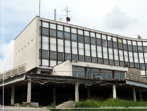 Slovakiet. Strbske Pleso. En af flere bygninger i frit forfald