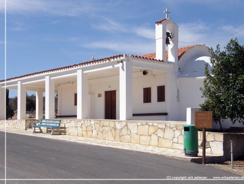 Cypern. Kort efter starten lidt udenfor Protares ligger kapellet Panagia
