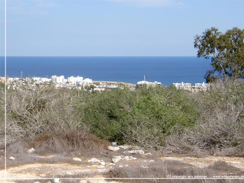 Cypern. Protares set p afstand og lidt fra oven