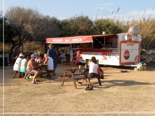 Cypern. Stekkis Snackbar p stranden lidt udenfor Agia Napa