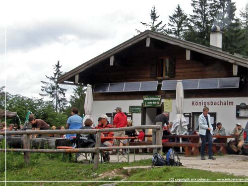 Tyskland. Berchtesgadenland. Mad og drikke i Knigsbachalm bjerghytte (1200 m)