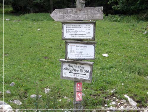 Tyskland. Berchtesgadenland. Knigssee. Skiltning p vej op til Jenner