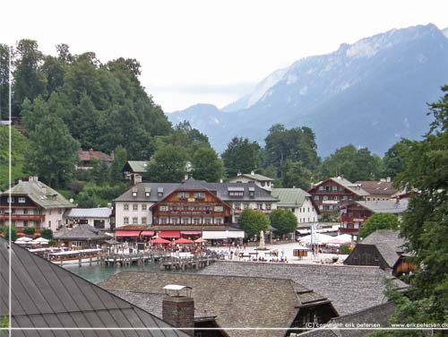 Tyskland. Berchtesgadenland. Udsigt fra cafen ved sen til Hotel Schiffmeister