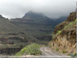 Gran Canaria. Et kig mod nord, med tunge fugtige lavthngende skyer [Klik for strre foto]