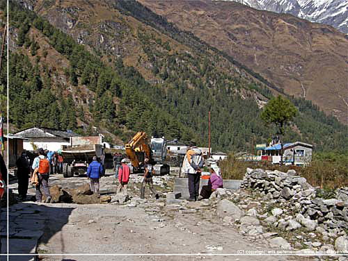 Nepal. Vejarbejde ved Lete/Kalopani [copyright: Erik Petersen]