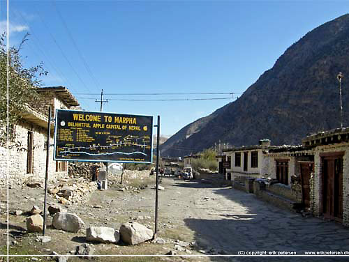 Nepal. Velkommen til Marpha. Nepals 'indtagende' ble hovedstad [copyright: Erik Petersen]