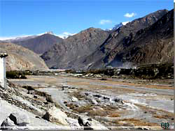 Nepal. Start- og landingsbanen i Jomsom [Klik for et strre billede]