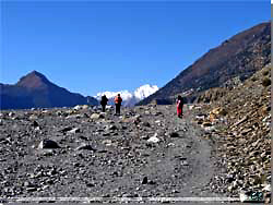 Nepal. Gandaki klften er her stenet og gold [Klik for et strre billede]