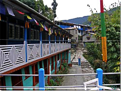 Nepal. Laxmi Guest House & Restaurant i Tikedunga [Klik for et strre billede]