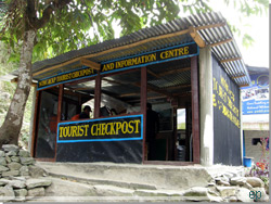 Nepal. Turistkontoret i Birethanti, hvor vi tjekker ud [Klik for et strre billede]