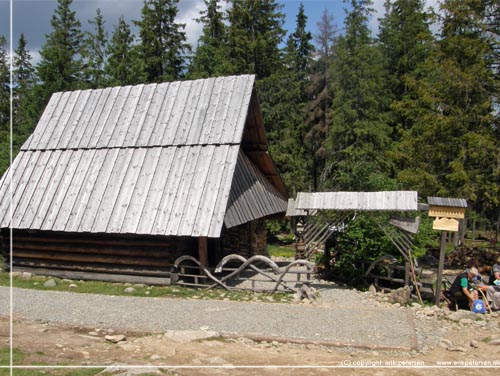 Tatra. Den noget beskedne hytte Jaworzynskiej. Kun frisk rget ost og krnemlk til salg