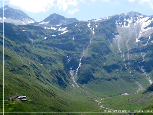 Derfor! - Jeg bliver ganske ydmyg i sådanne storslåede omgivelser. Her på vej mod Grand Col de Ferret Derfor! - Jeg bliver ganske ydmyg i sådanne storslåede omgivelser. Her på vej mod Grand Col de Ferret