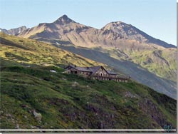 TMB. Rifugio Elena set lidt nedefra p dagens vandring til Courmayeur