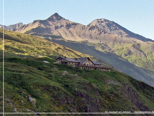 TMB. Rifugio Elena set lidt nedefra p dagens vandring til Courmayeur