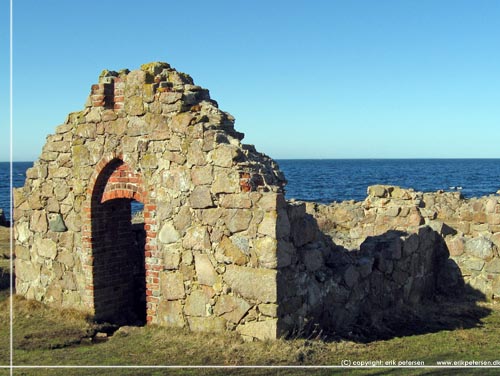 Bornholm. Ruinen af Salomons kapel. Bygget i kampe- og munkesten i 1300 tallet