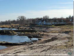 Bornholm. Husene ved Lsebkstrand [Klik for et strre billede]