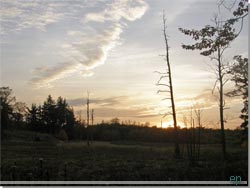 Kge  sti. Solen er helt vk nu, men den har efterladt et fantastisk skue af farver p skyer og himmel [Klik for et strre billede]