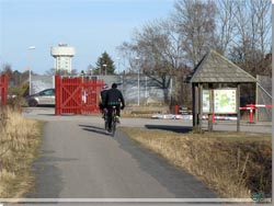 Ind- og udgangen ved Otto Baches All, set fra Kalvebod Sti [Klik for et strre billede]