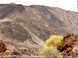 Tenerife. Et kig tilbage p det stejle stykke. Teide anes ganske svagt