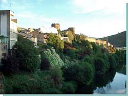 Ponferrada. Castillo de los Templaros i baggrunden