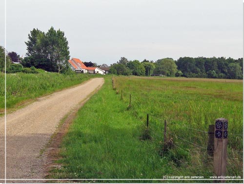 Her mangler skiltningen. Kun firklverrutens pile, som ikke skal flges