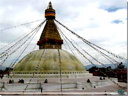 Nepal. Kathmandu. Bouddhanath stupaen. Den store stupa [Klik for et strre billede]