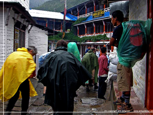  Vandretur i Nepal. Afgang fra Tikedungha i regnvejr