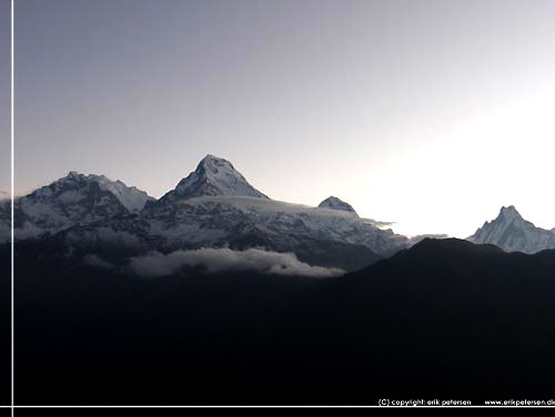 Nepal. Poon Hill.  Annapurna 1, Annapurna South, Annapurna III og Machapuchare