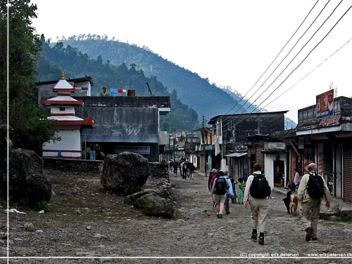 Nepal. Vejen fra Birethanti gennem Nayapul