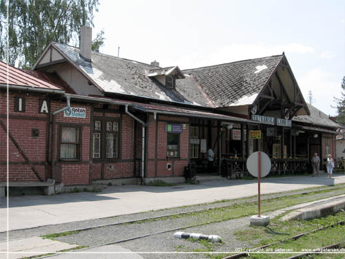 Slovakiet. Togstationen i Tatranska Lomnica